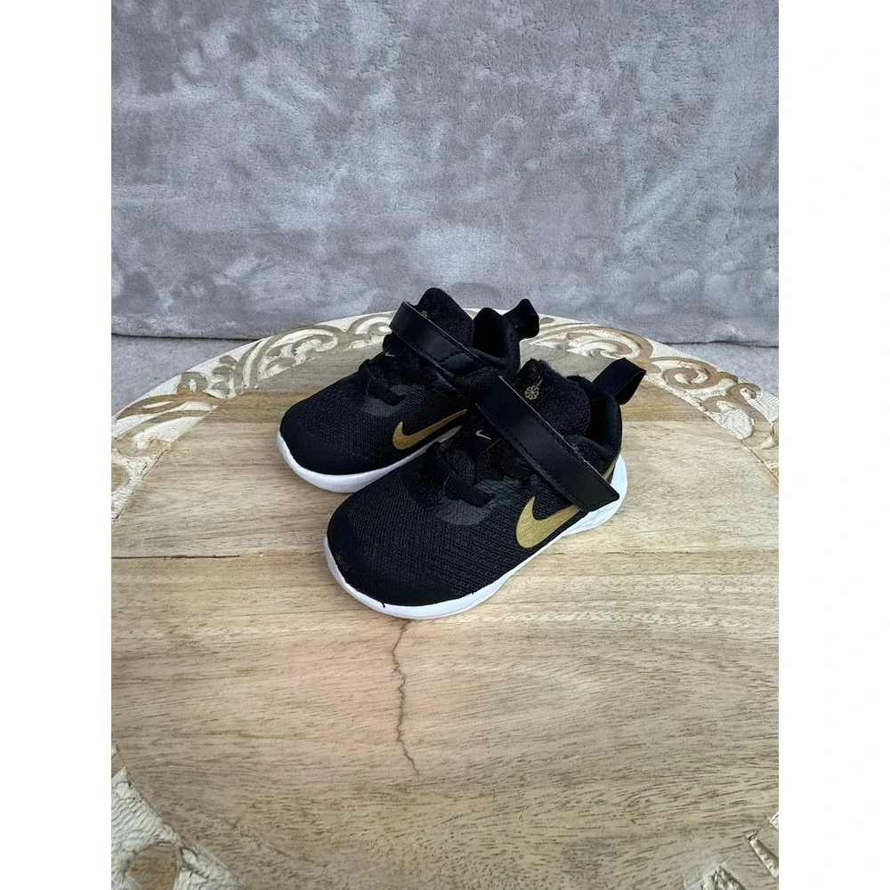 Nike Kids Black Gold Logo Athletic Shoes Size 5C‎ Toddler Sneakers Hook Loop